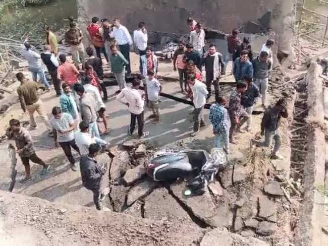 Raisen bridge collapse