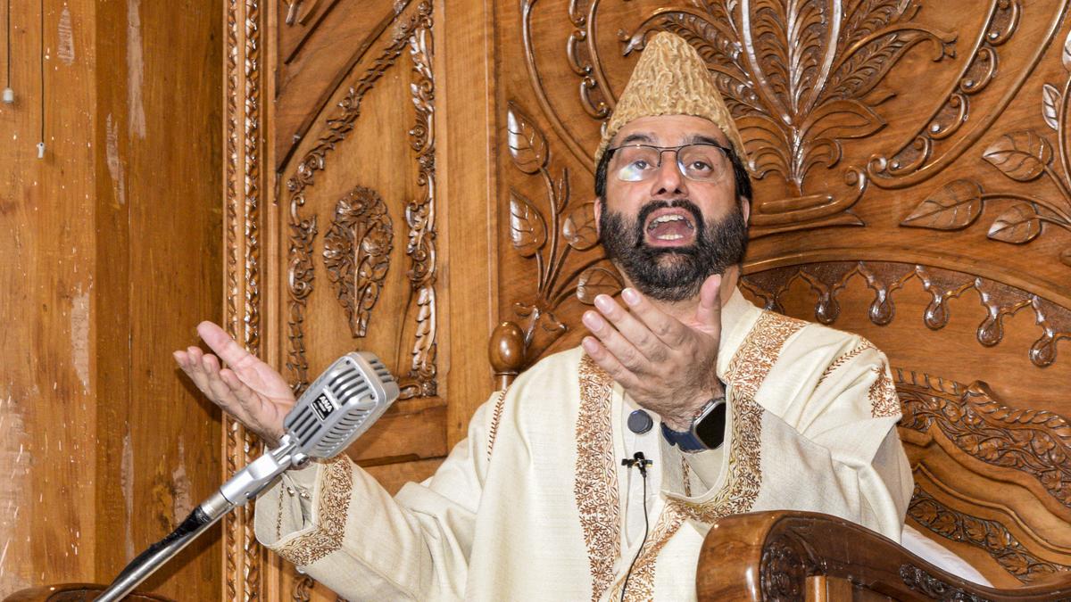 Multiple security agencies target Kashmir employees to create an atmosphere of fear: Mirwaiz