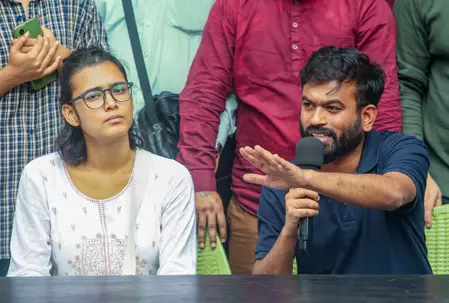 अभिजीत दिपके और नेहा बोरा की हिरासत पर संगठनों ने रिहाई की मांग उठाई