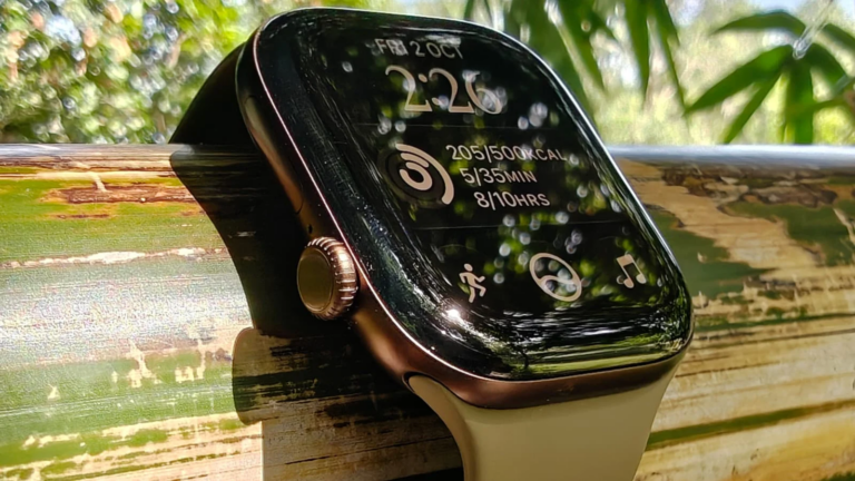 Apple Watch 12 रिव्यू: कलाई पर स्मार्ट स्क्रीन, फिटनेस बैंड्स से बेहतर